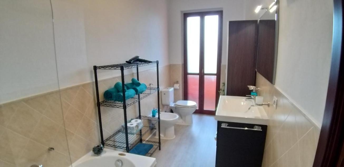 Casa Rosy - Stanza Privata Con Bagno Esclusivo E Parcheggio Gratuito Apartment Porto Torres Bagian luar foto